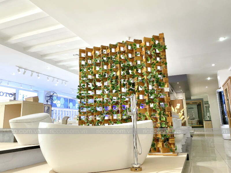 minh hải plaza trưng bày hàng trăm mẫu của các hãng nổi tiếng